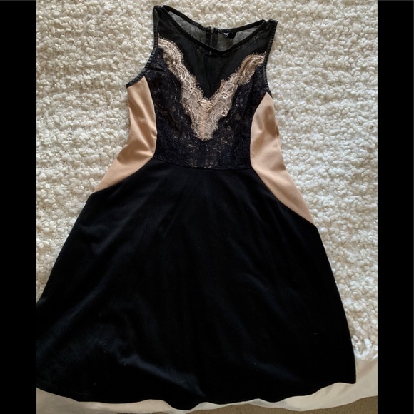 Dresses & Skirts - Elegant Evening dress